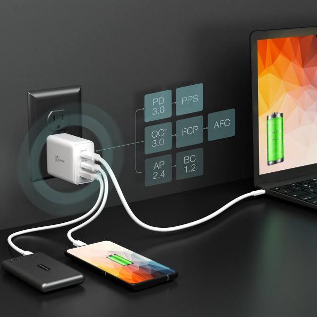 Мрежово зарядно 220V  j5create JUP3365E 65W, 3 порта, USB-C, USB-A