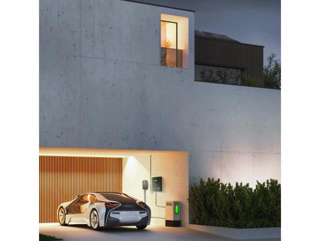 Соларен инвертор Off Grid конвертор с MPPT конролер и соларно зарядно 24VDC 230VAC 3000VA / 3000W чиста синусоида GREEN CELL