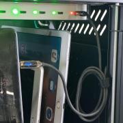 Универсален шкаф за зареждане на до 16 бр. таблети Estillo IP-2316 за монтаж на стена или свободностоящ, 16 x USB-C порта