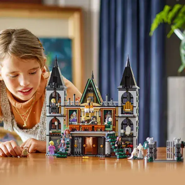 LEGO Harry Potter country estate of the Malfoy family - 76453