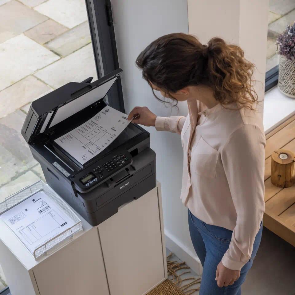 Лазерно многофункционално устройство Brother MFC-L2802DN