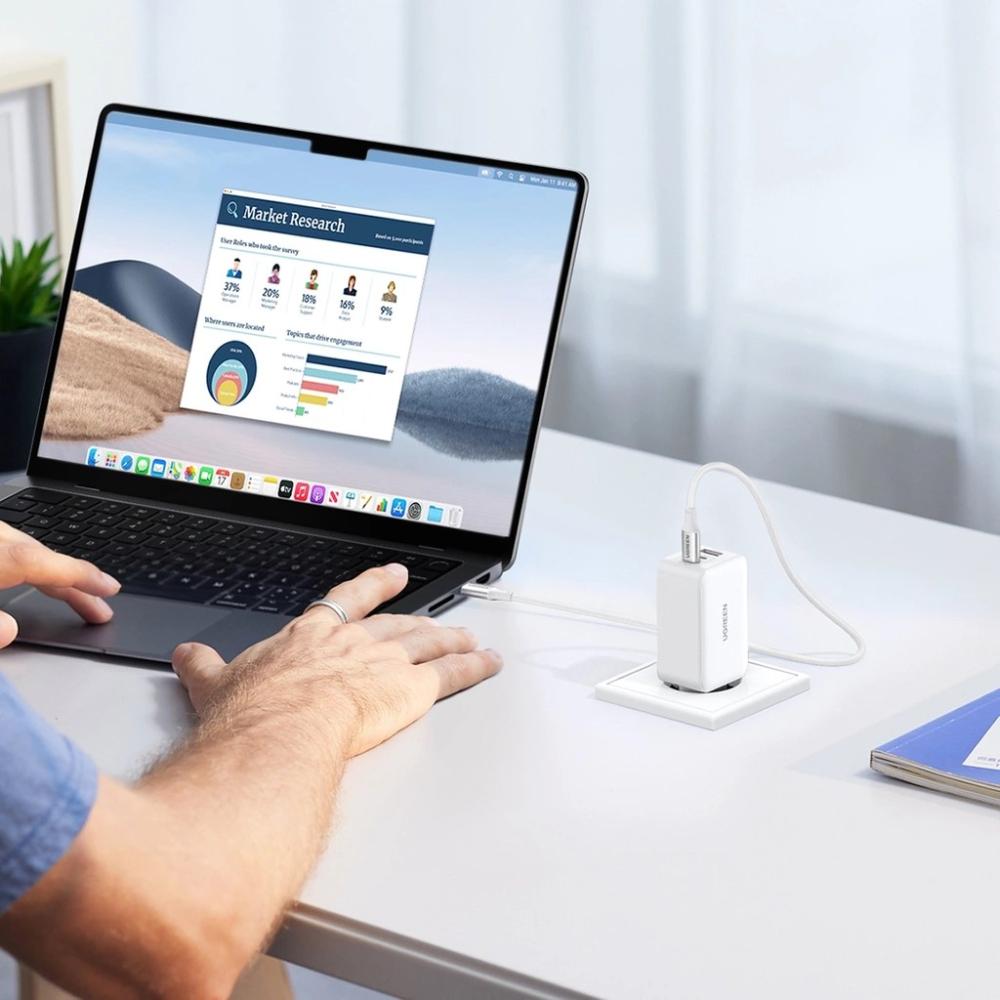 Зарядно устройство Ugreen 15339 Nexode Мрежов адаптер, 2xUSB-C, USB-A 3.0, PD3.0, QC4.0, GaN, 65W - бяло